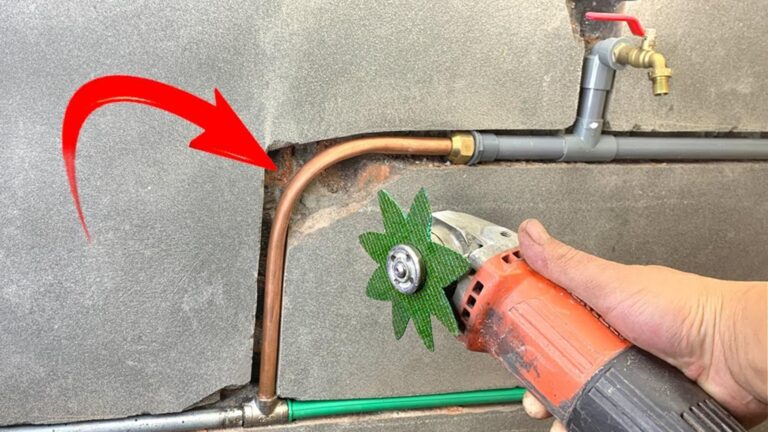 Une idée toute simple… Connectez vos tuyaux métal et PVC avec ce matériau surprenant…