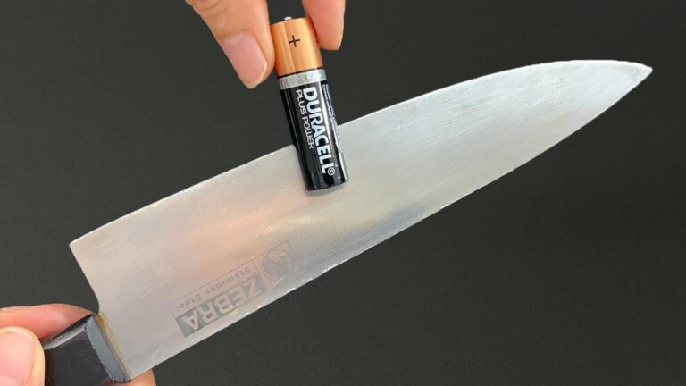 Cette astuce oubliée transforme vos couteaux émoussés en outils tranchants avec une