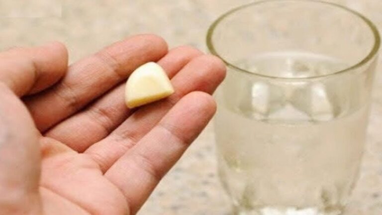 Cette astuce oubliée… Transformez votre santé avec un simple verre d&rsquo;eau à l&rsquo;ail…