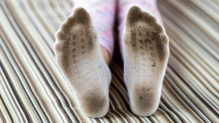 Éliminez les mauvaises odeurs des chaussettes avec ce remède naturel infaillible