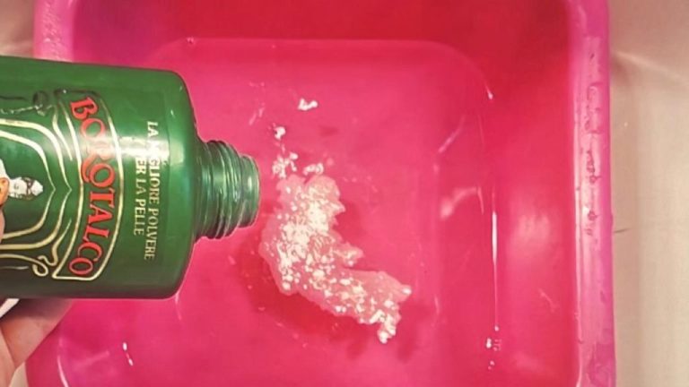 Poudre pour bébé dans l&rsquo;eau tiède : gagnez du temps au nettoyage