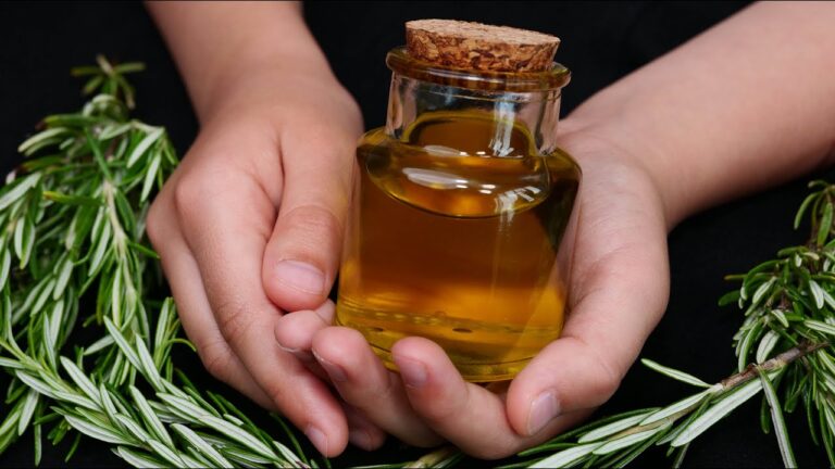 5 astuces avec l&rsquo;huile de romarin pour éliminer les varices naturellement !